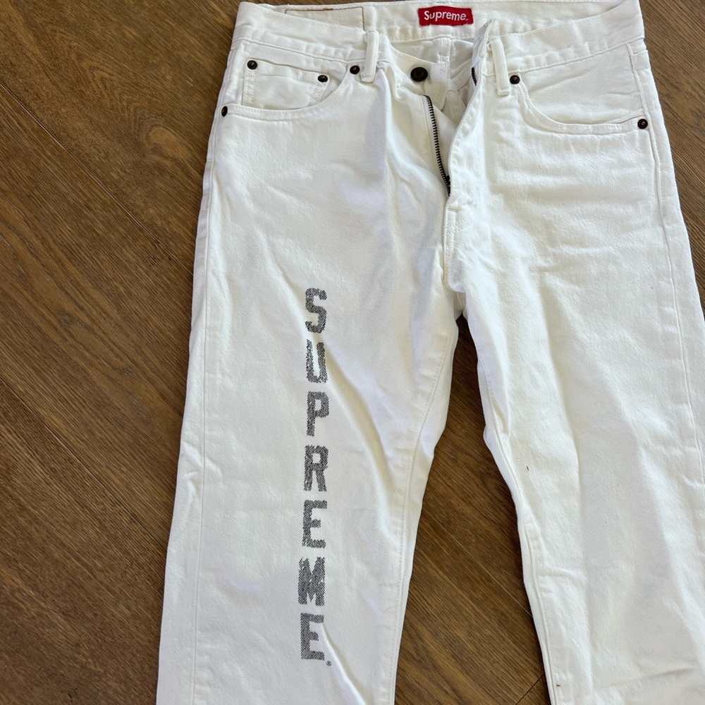 SUPREME x Levi White Jeans